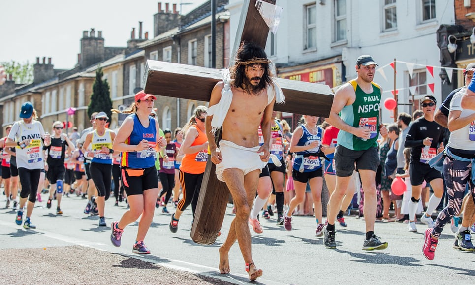 東京マラソンのキリストは今 Barefootjesus London Since10 Next London Marathon 10 4